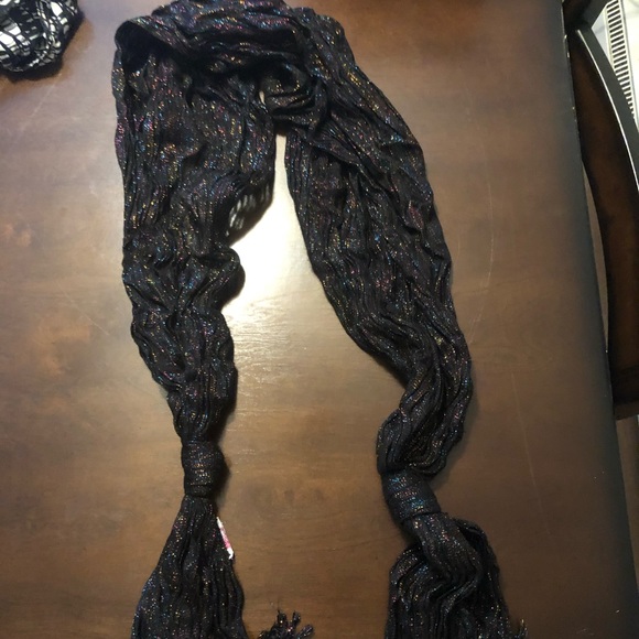 Scarves - Picture 4 of 8